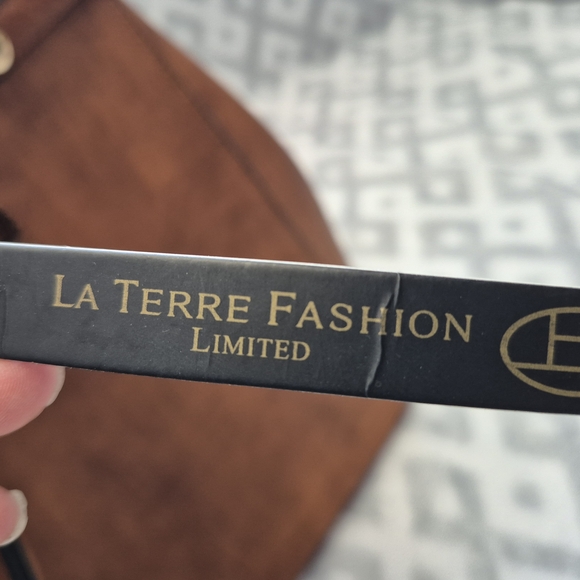 Elegant Tan Satchel Purse - Picture 13 of 15